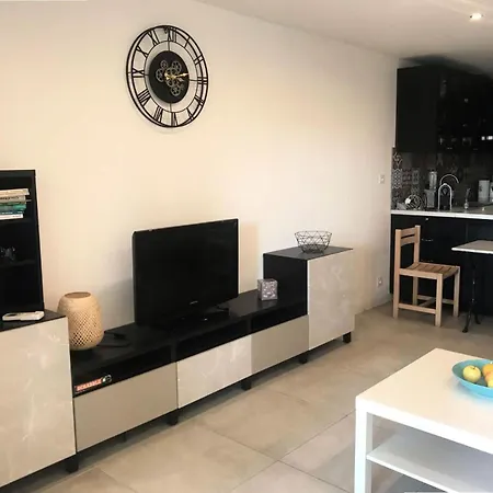 Résidence Luberon - Dans Un Domaine Arboré Au Bord Du Mae-7044 Six-Fours-les-Plages